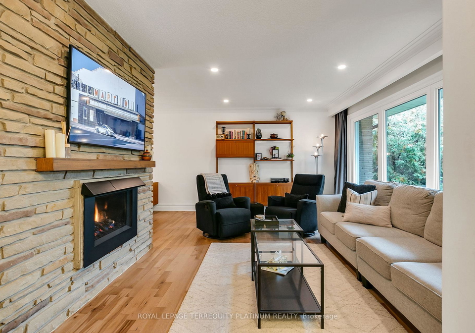 5-versend-drive-north-york-ontario-c12433109