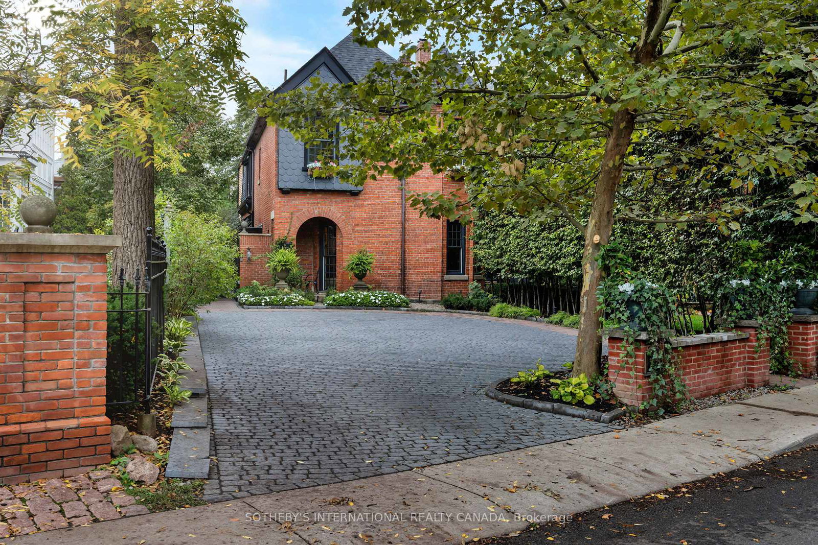 34-south-drive-toronto-ontario-c12433557