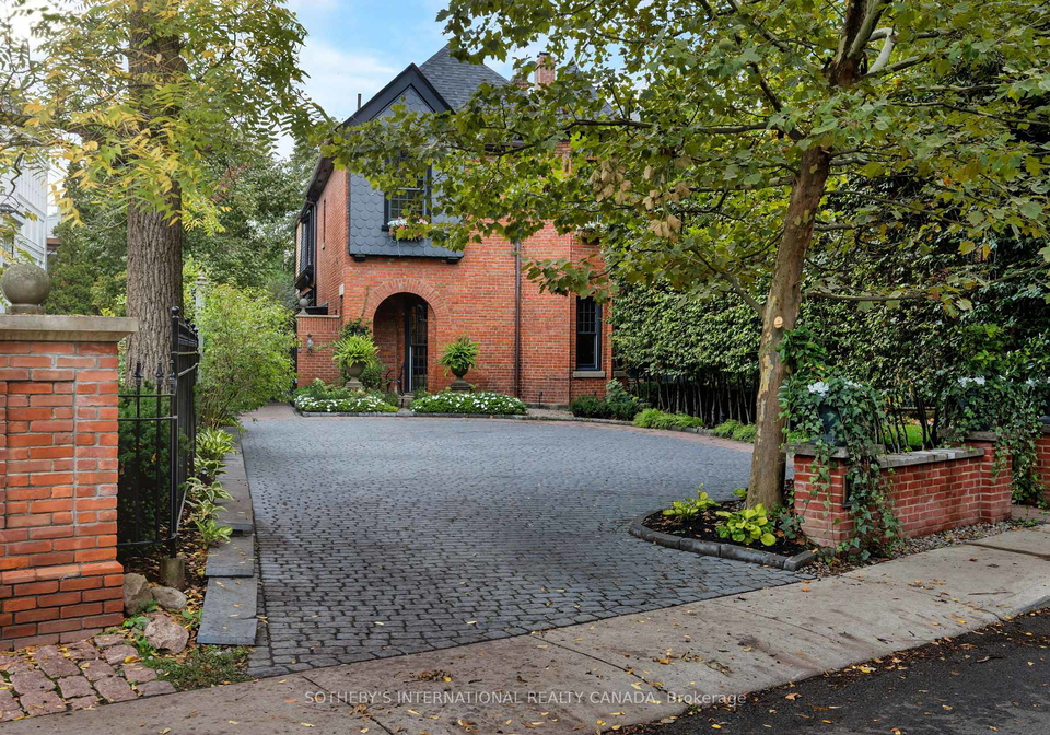 34-south-drive-toronto-ontario-c12433557