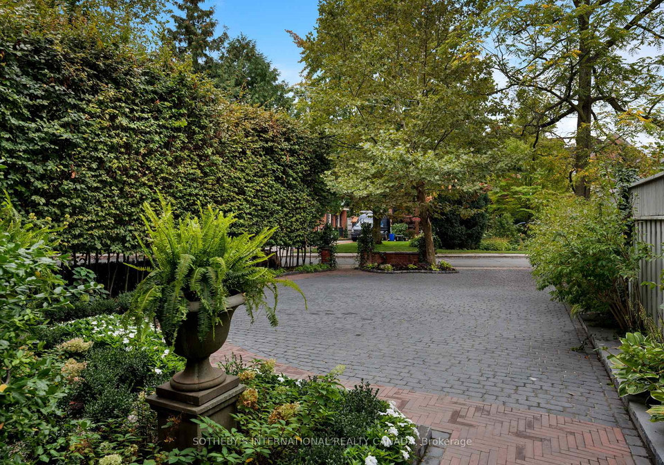 34-south-drive-toronto-ontario-c12433557