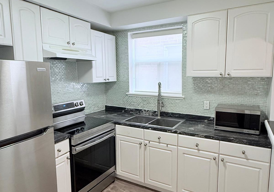 1050-eglinton-avenue-w-toronto-ontario-c12435553