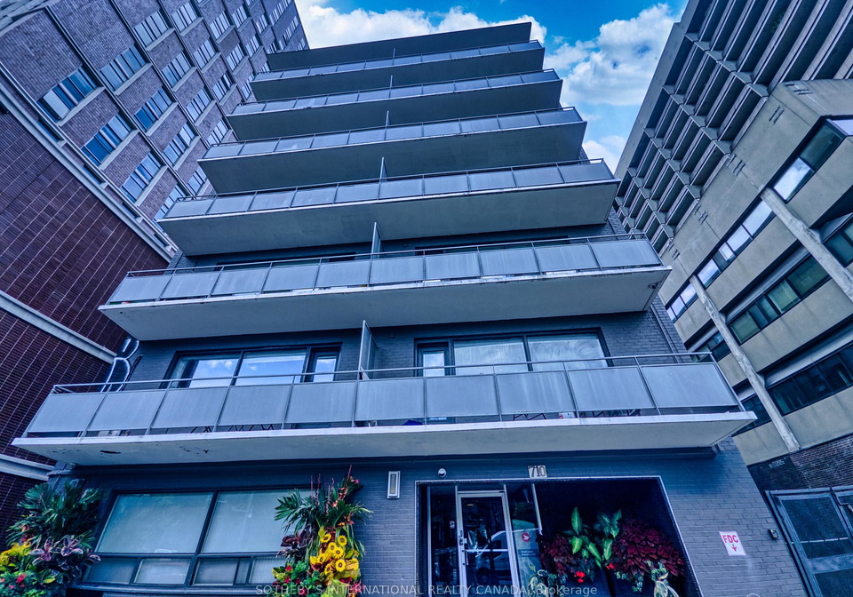 710-spadina-avenue-toronto-ontario-c12435599