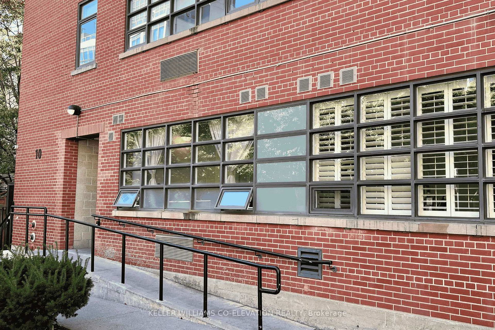 10-wellesley-place-toronto-ontario-c12435643