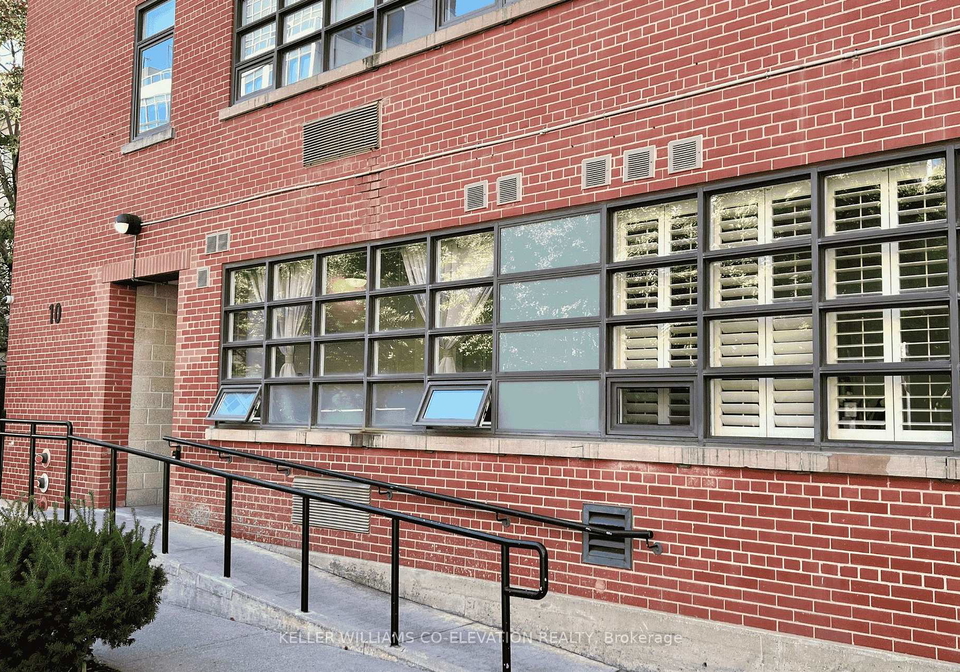 10-wellesley-place-toronto-ontario-c12435643