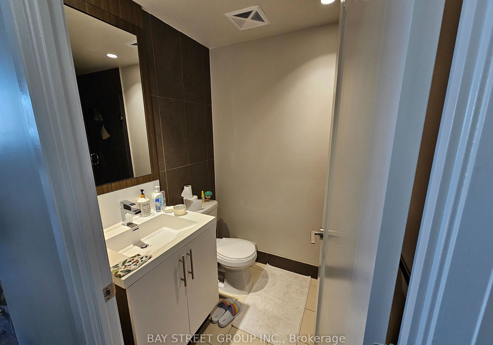 5-sheppard-avenue-e-north-york-ontario-c12435868
