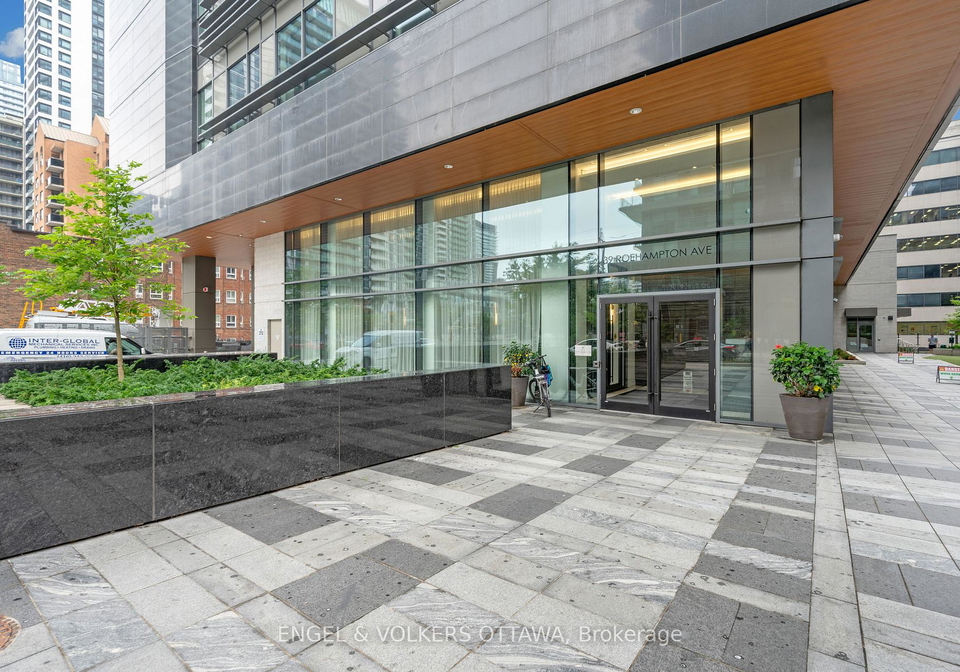 39-roehampton-avenue-toronto-ontario-c12436097