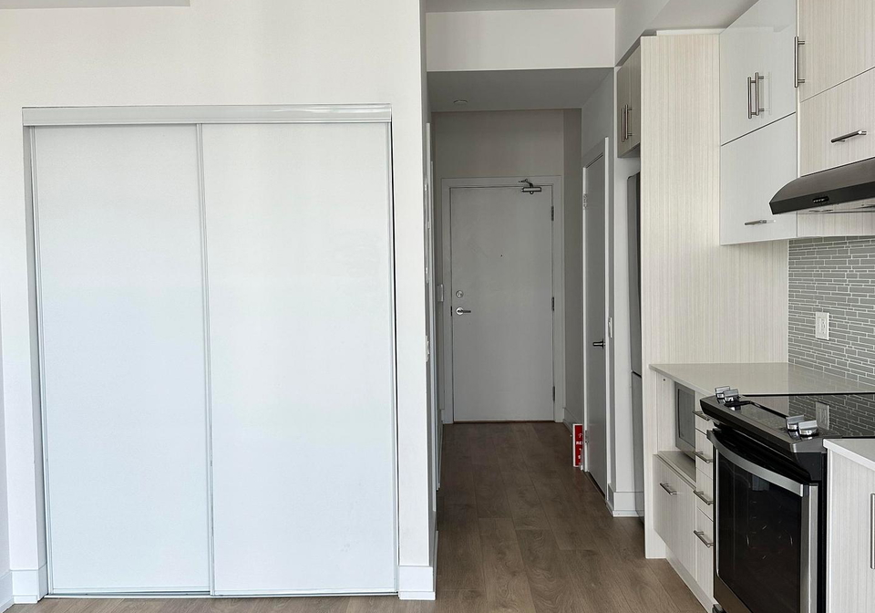 128-fairview-mall-drive-north-york-ontario-c12436444