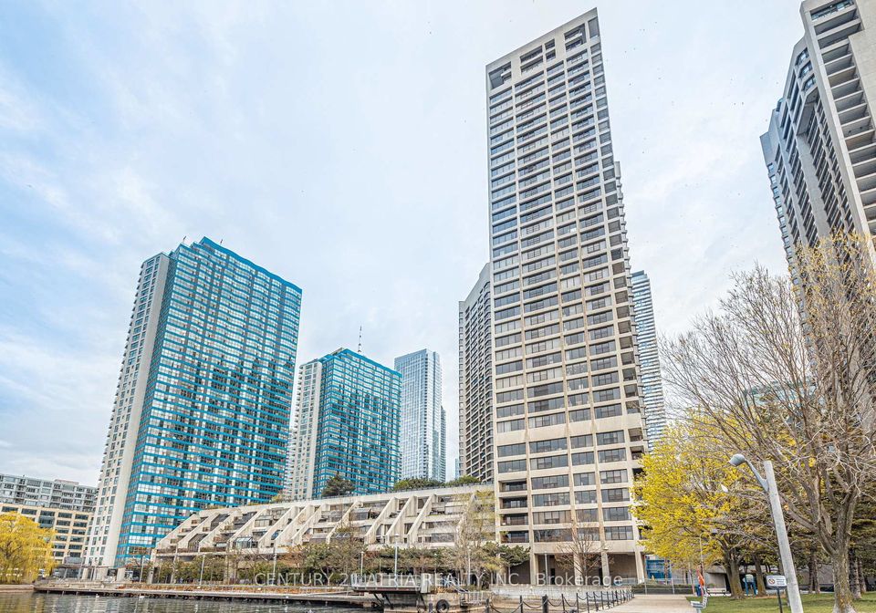 65-harbour-square-toronto-ontario-c12436763