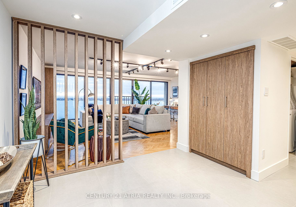 65-harbour-square-toronto-ontario-c12436763
