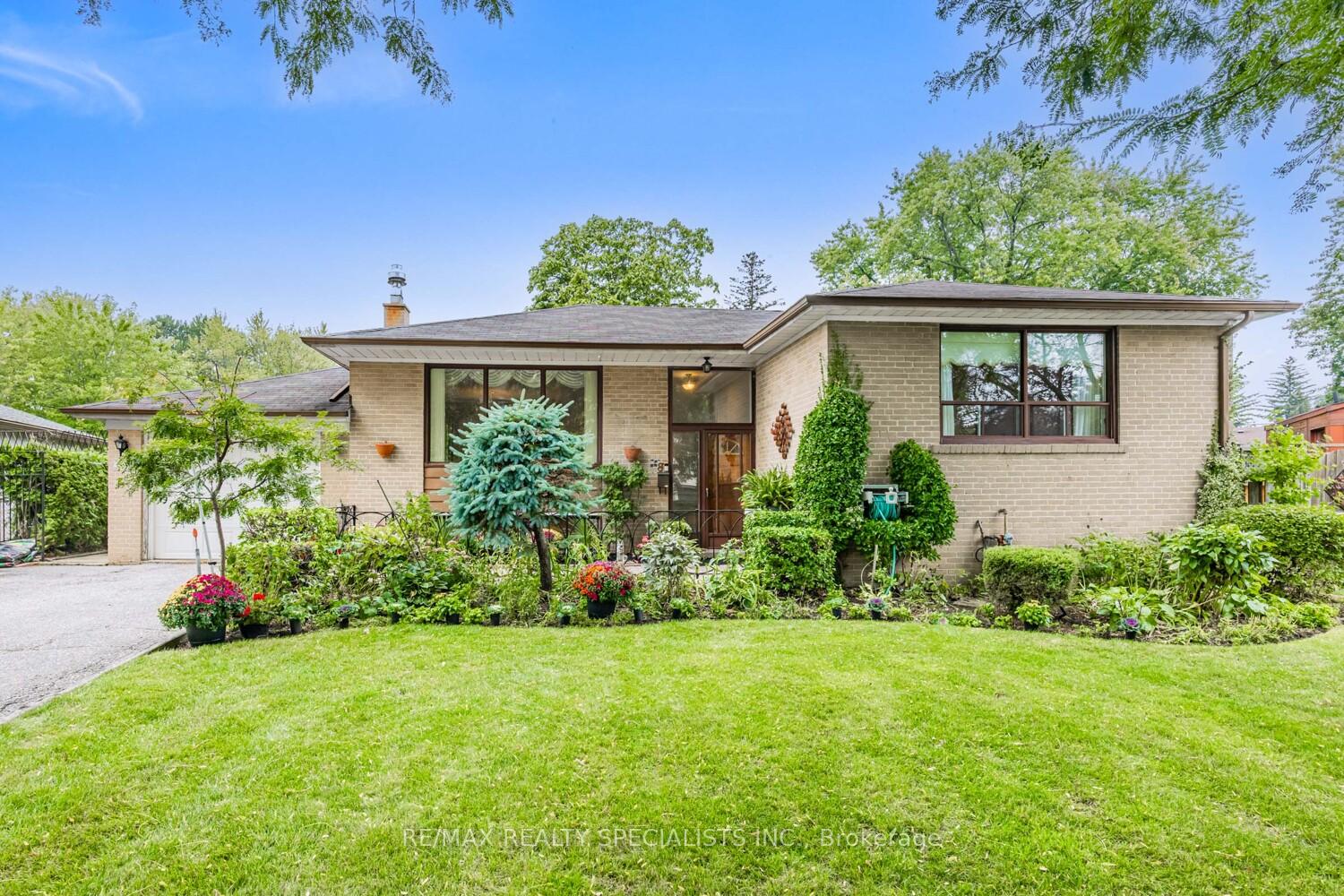 8-charnwood-road-north-york-ontario-c12437461