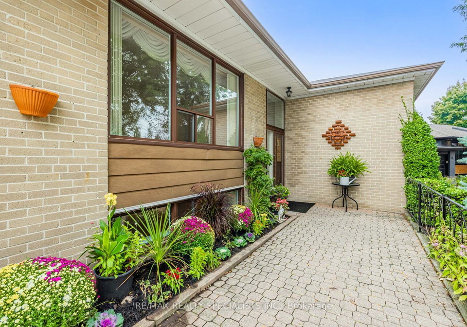 8-charnwood-road-north-york-ontario-c12437461