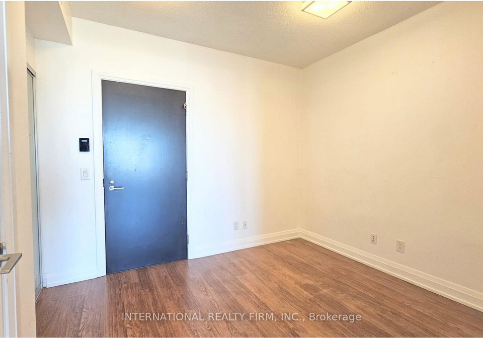 5-sheppard-avenue-e-north-york-ontario-c12437464