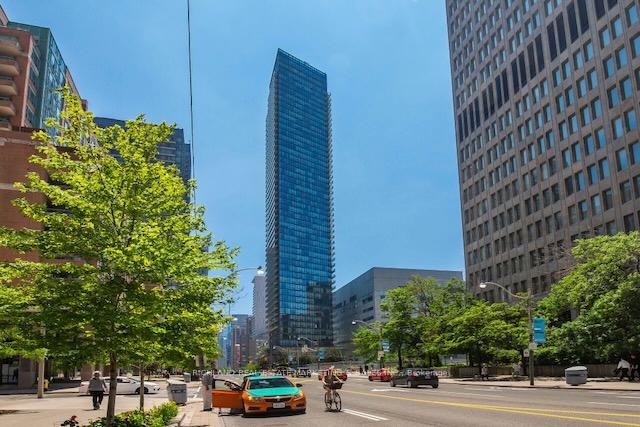832-bay-street-toronto-ontario-c12437499