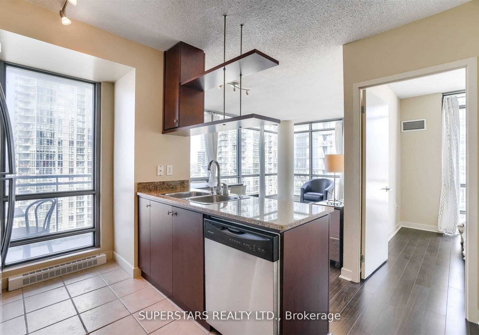 5-mariner-terrace-toronto-ontario-c12437953