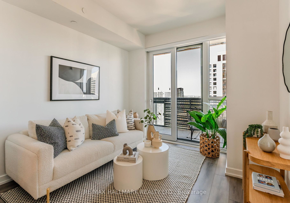 39-roehampton-avenue-toronto-ontario-c12438392