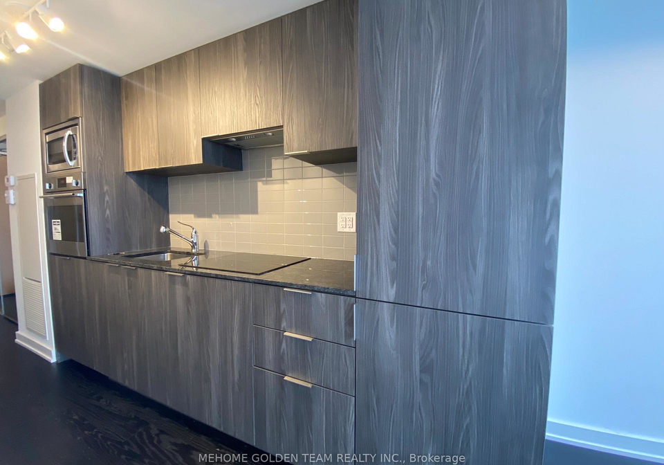 11-wellesley-street-toronto-ontario-c12438647