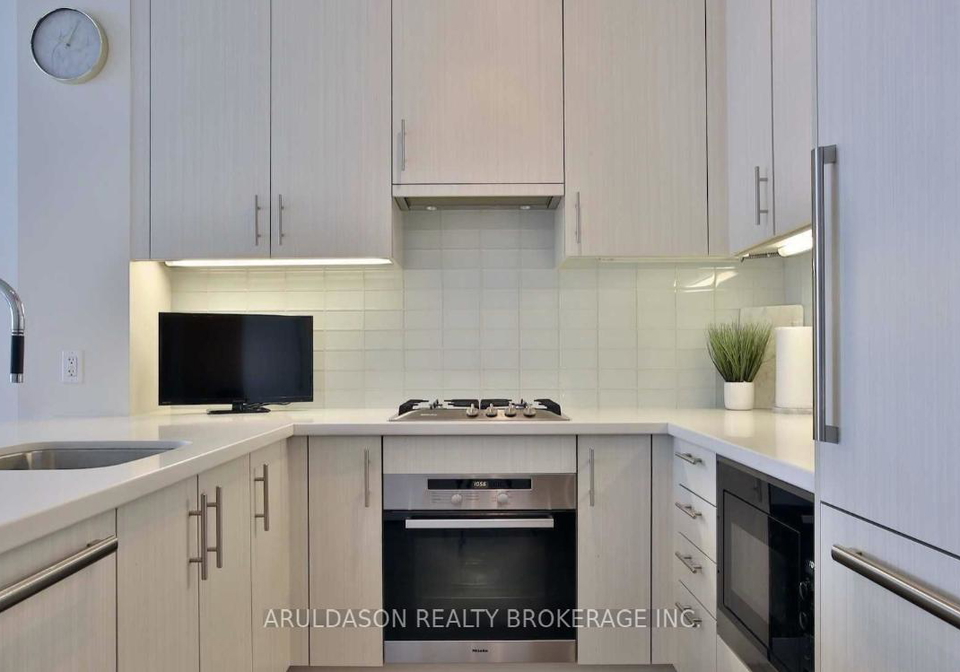 29-queens-quay-e-toronto-ontario-c12438780