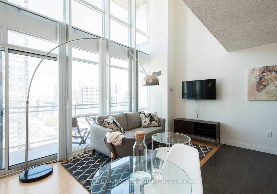 15-fort-york-boulevard-toronto-ontario-c12438950