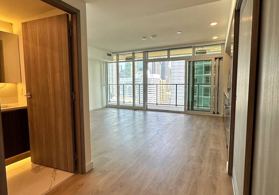 1-concord-cityplace-way-toronto-ontario-c12439964