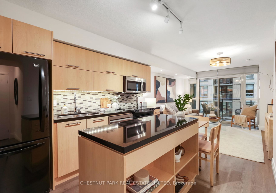 126-simcoe-street-toronto-ontario-c12440163