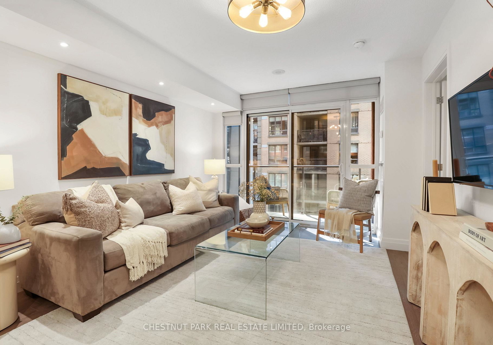 126-simcoe-street-toronto-ontario-c12440163