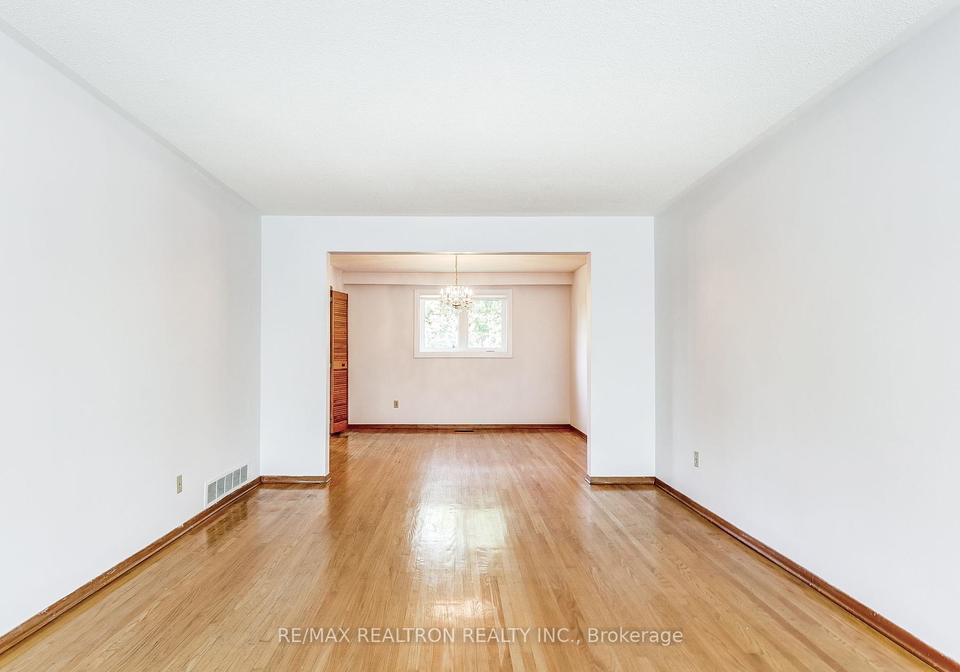 18-axsmith-crescent-north-york-ontario-c12440343