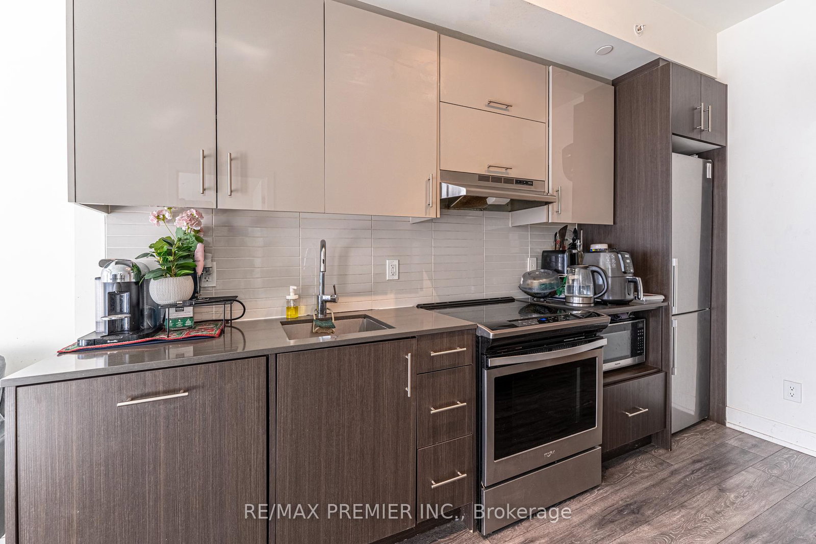 180-fairview-mall-drive-north-york-ontario-c12441381