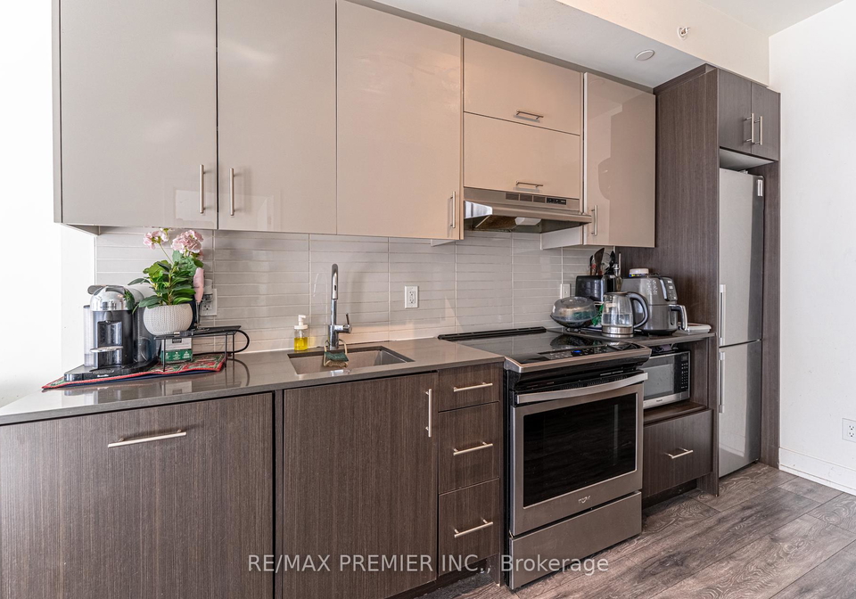 180-fairview-mall-drive-north-york-ontario-c12441381