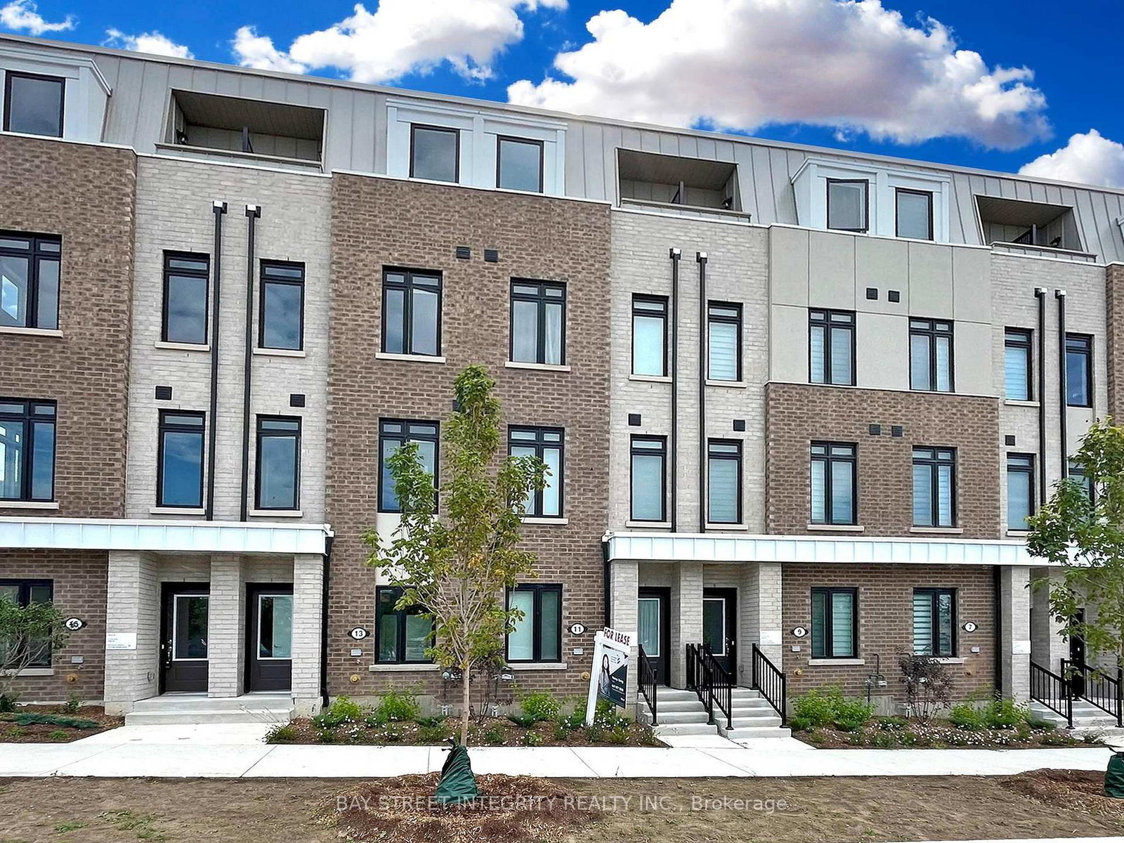 11-case-ootes-drive-north-york-ontario-c12441672