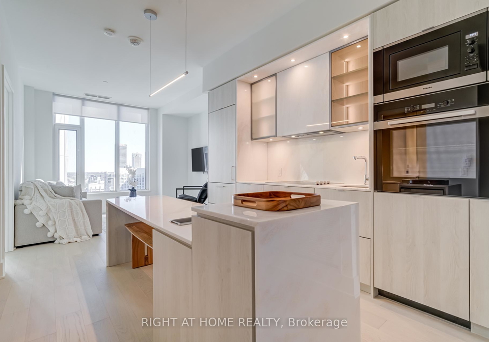 11-yorkville-avenue-toronto-ontario-c12442230