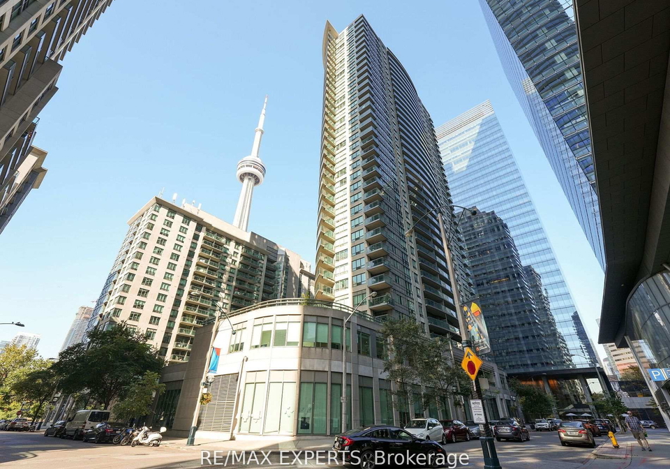30-grand-trunk-crescent-toronto-ontario-c12442736