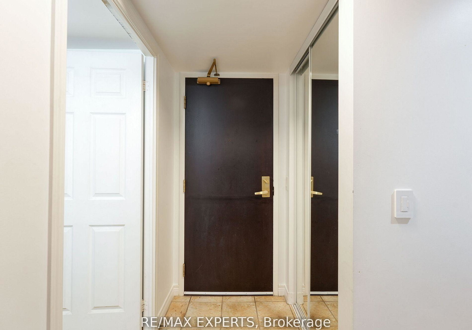 30-grand-trunk-crescent-toronto-ontario-c12442736