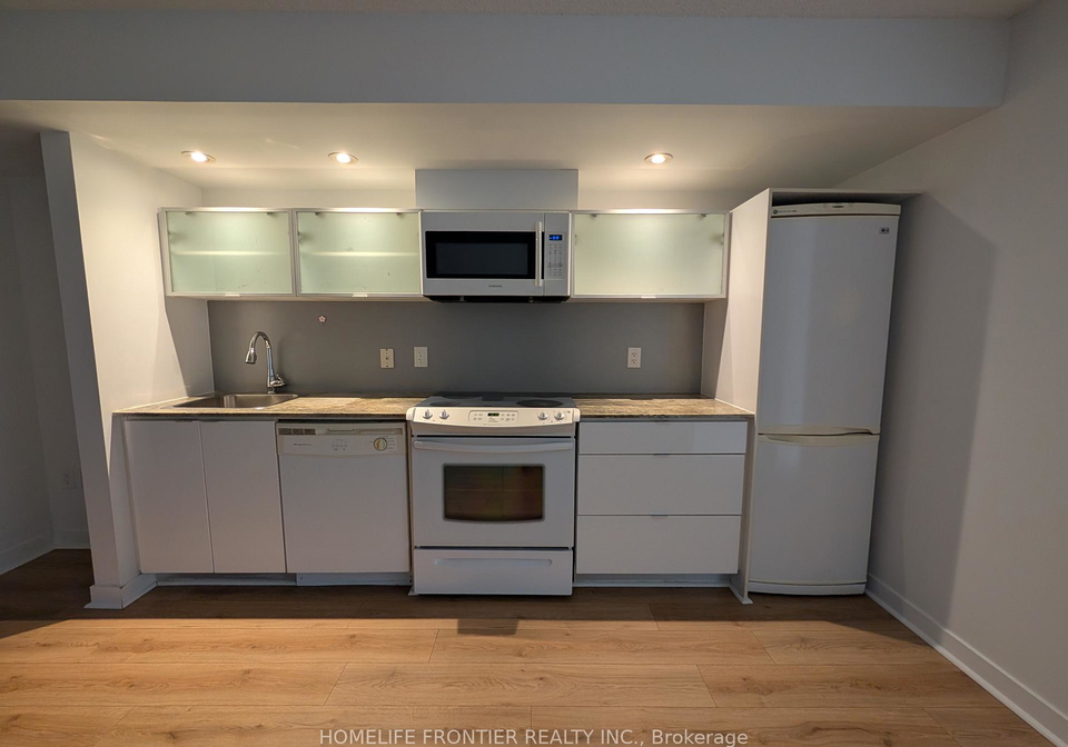 4k-spadina-avenue-toronto-ontario-c12443034