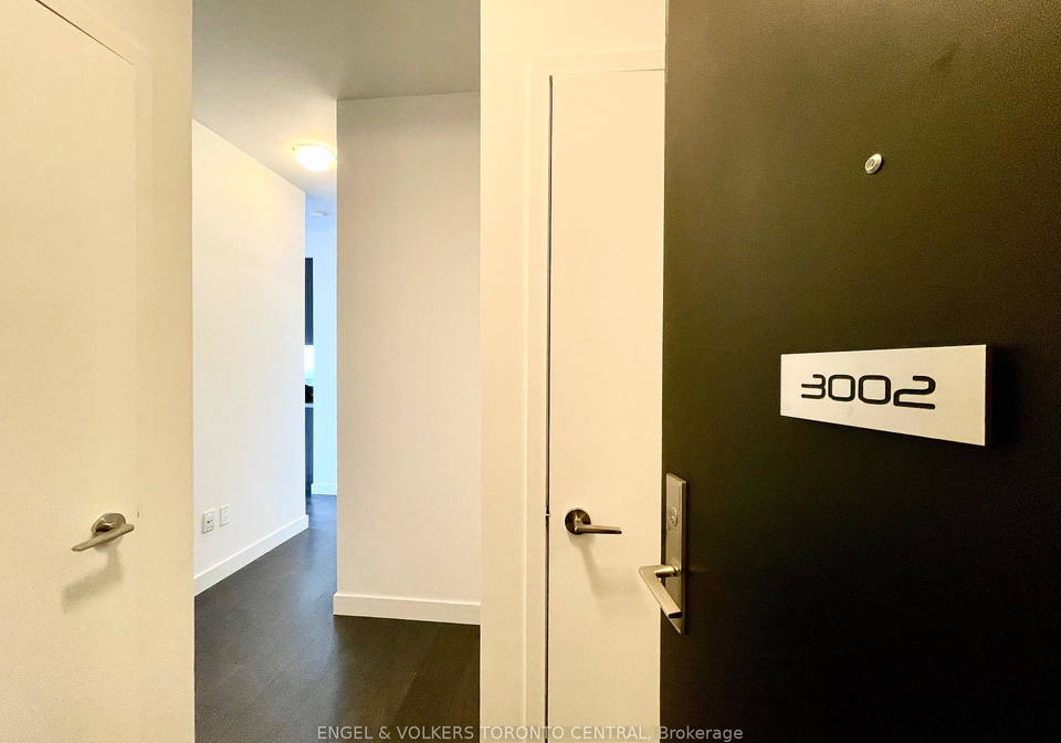 8-eglinton-avenue-e-toronto-ontario-c12443307