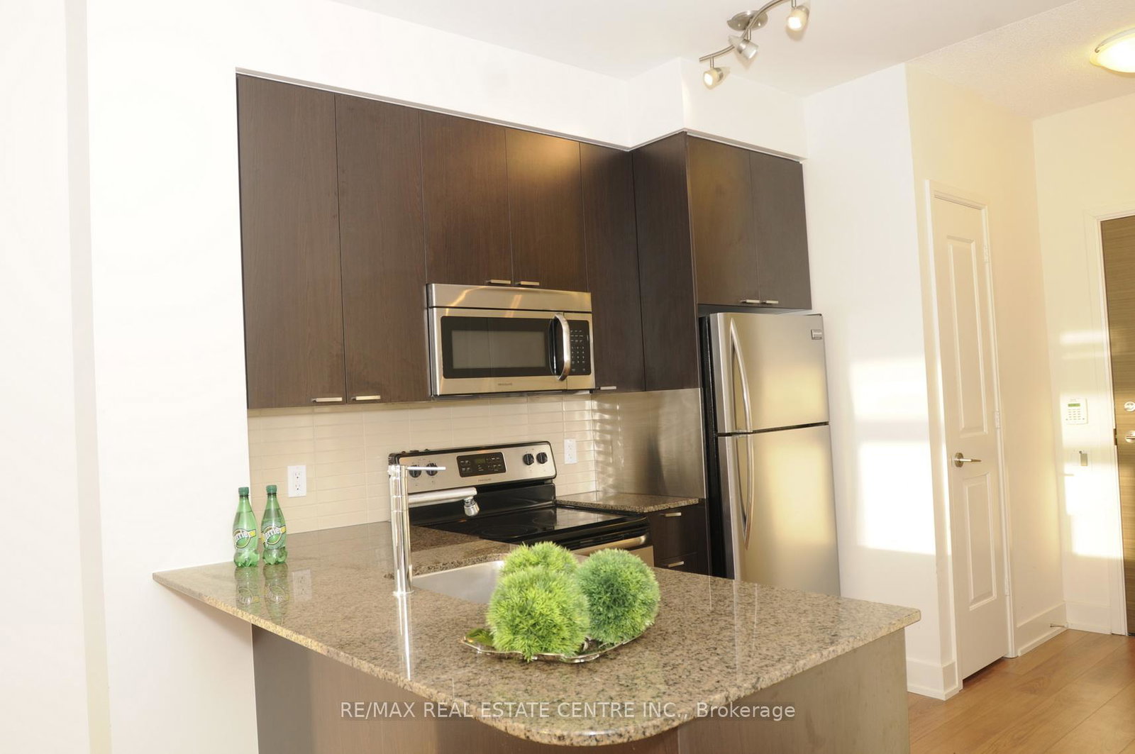 23-sheppard-avenue-e-north-york-ontario-c12444042