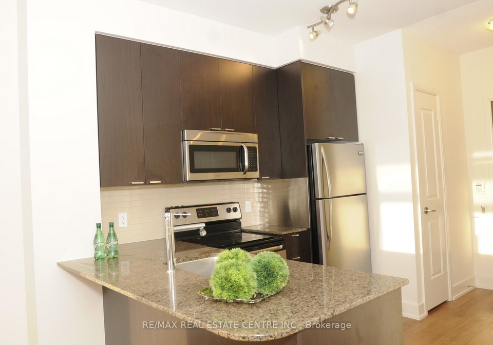 23-sheppard-avenue-e-north-york-ontario-c12444042