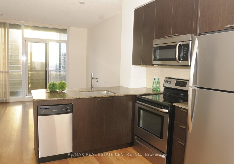 23-sheppard-avenue-e-north-york-ontario-c12444042