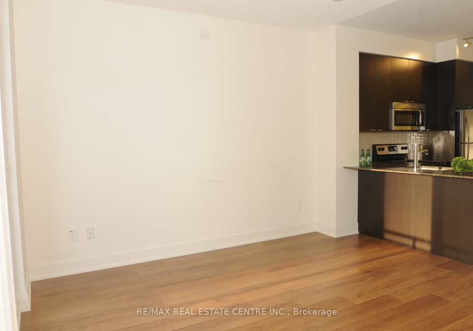23-sheppard-avenue-e-north-york-ontario-c12444042