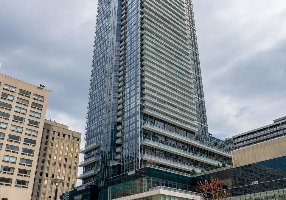 386-yonge-street-toronto-ontario-c12444999