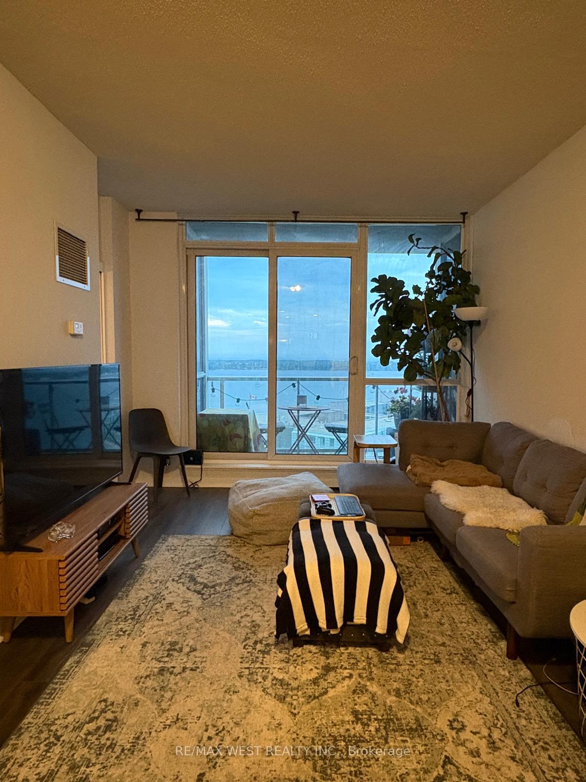 218-queens-quay-w-toronto-ontario-c12445484