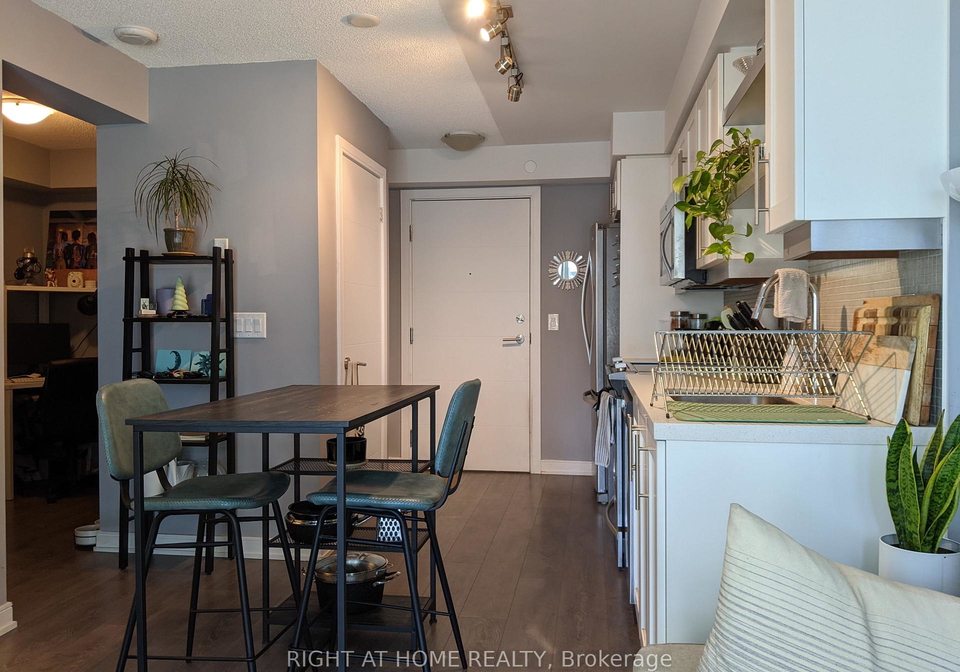 525-adelaide-street-w-toronto-ontario-c12445584