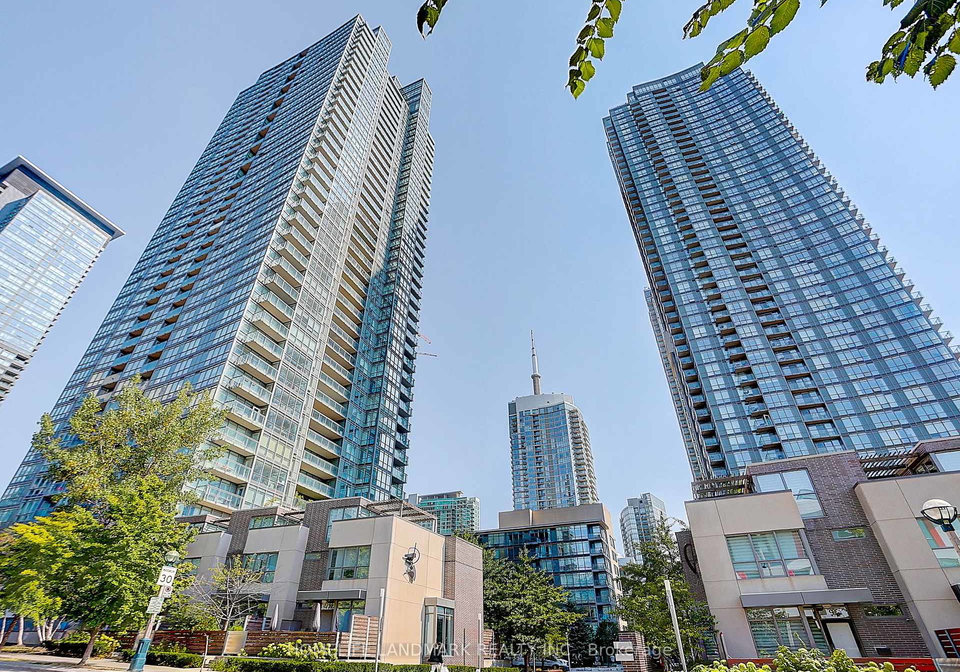 15-fort-york-boulevard-toronto-ontario-c12445615