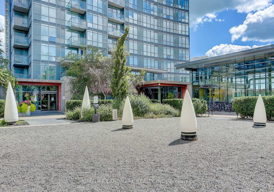 15-fort-york-boulevard-toronto-ontario-c12445615