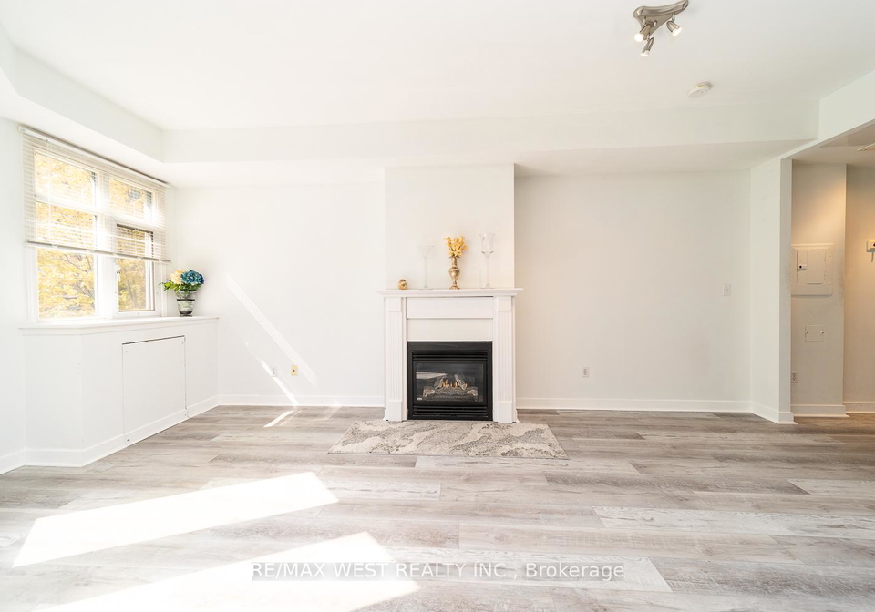 500-richmond-street-w-toronto-ontario-c12445830