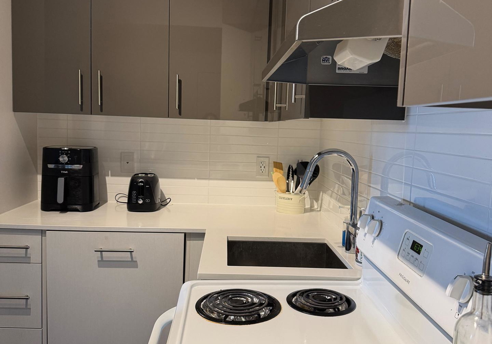 180-fairview-mall-drive-north-york-ontario-c12446277