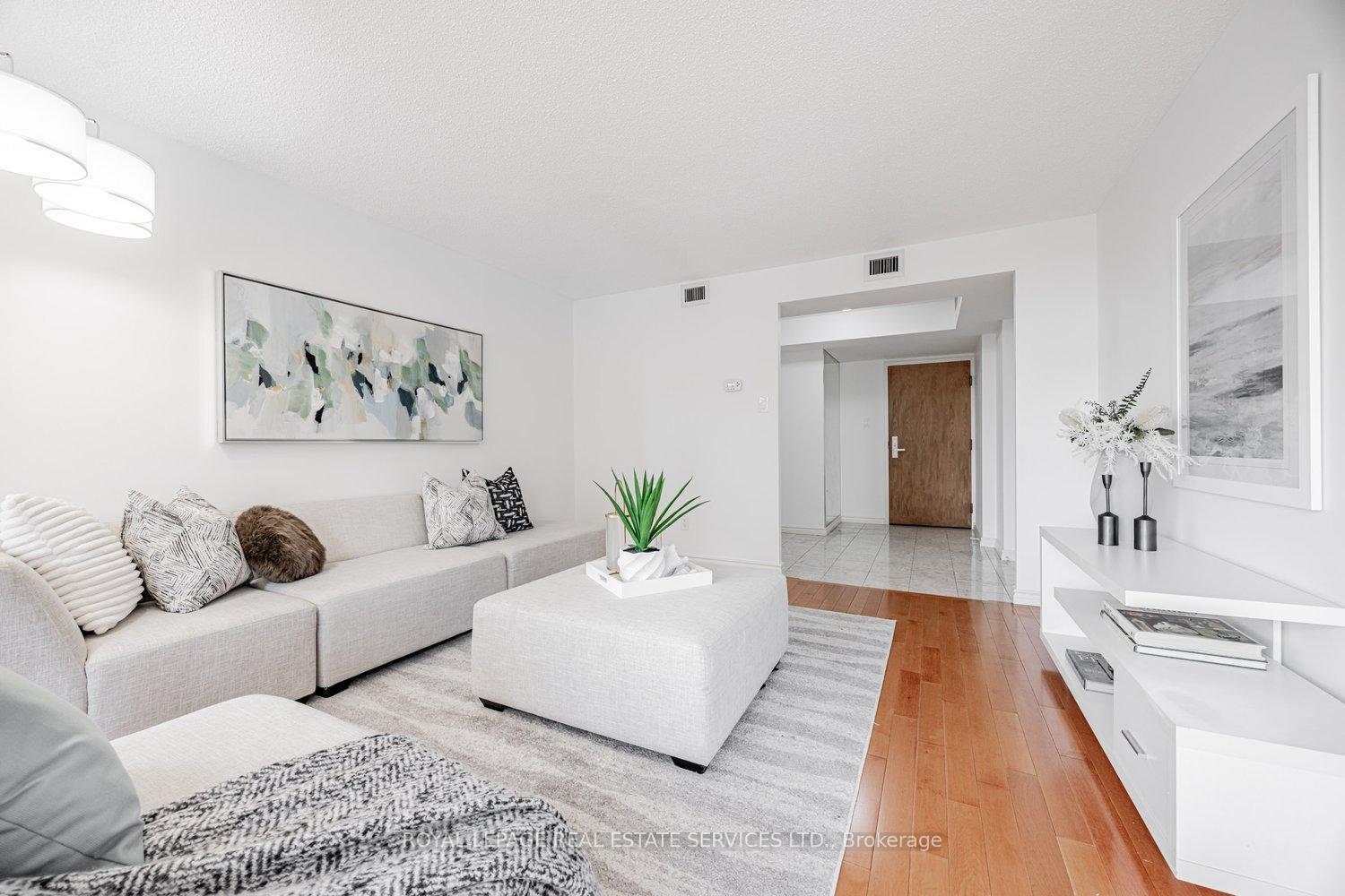 900-yonge-street-toronto-ontario-c12448267