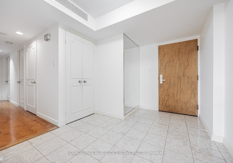 900-yonge-street-toronto-ontario-c12448267