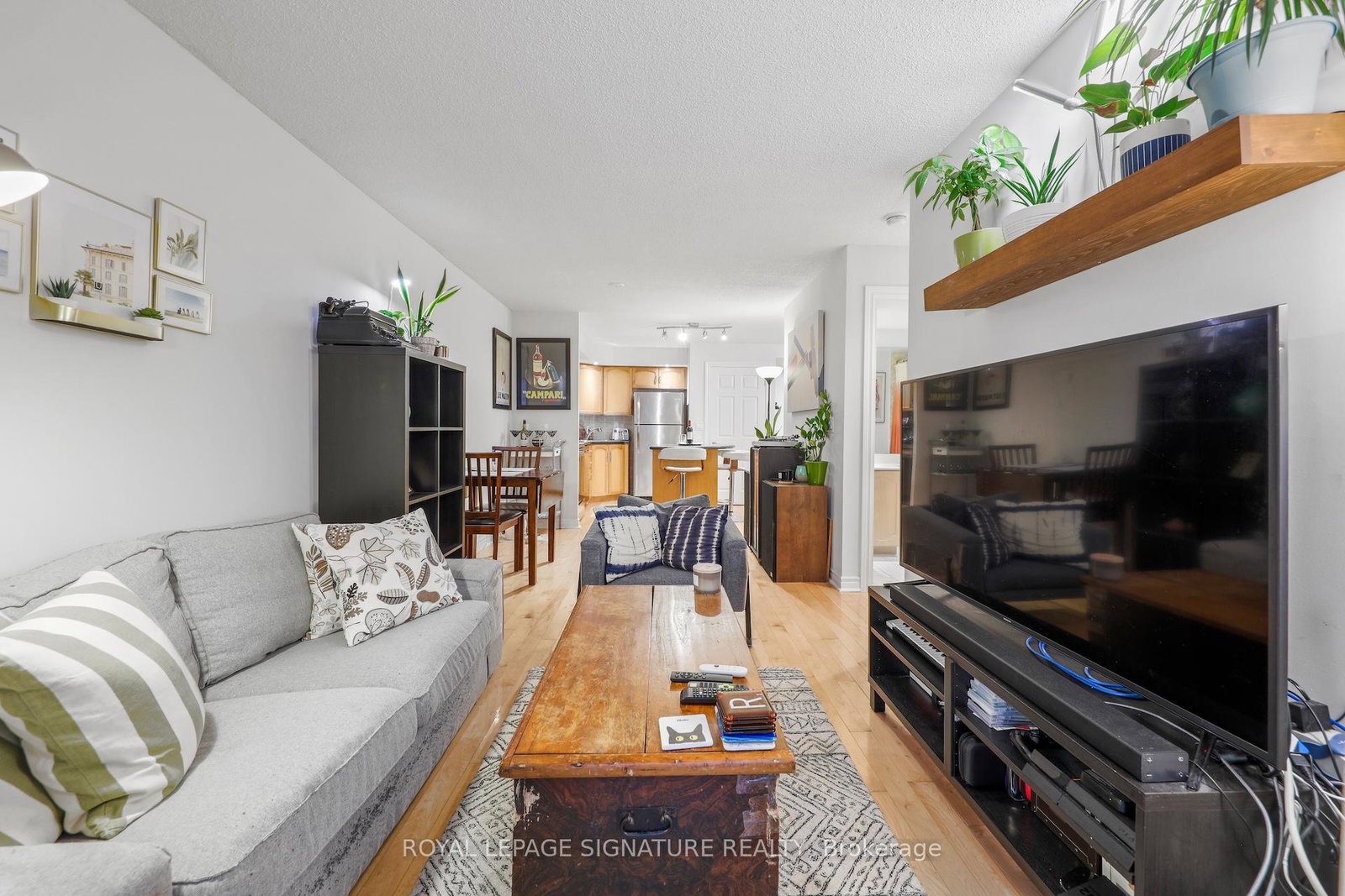 250-wellington-street-w-toronto-ontario-c12448819