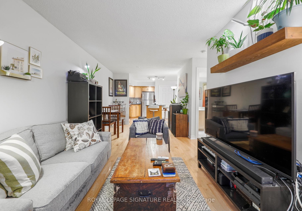 250-wellington-street-w-toronto-ontario-c12448819