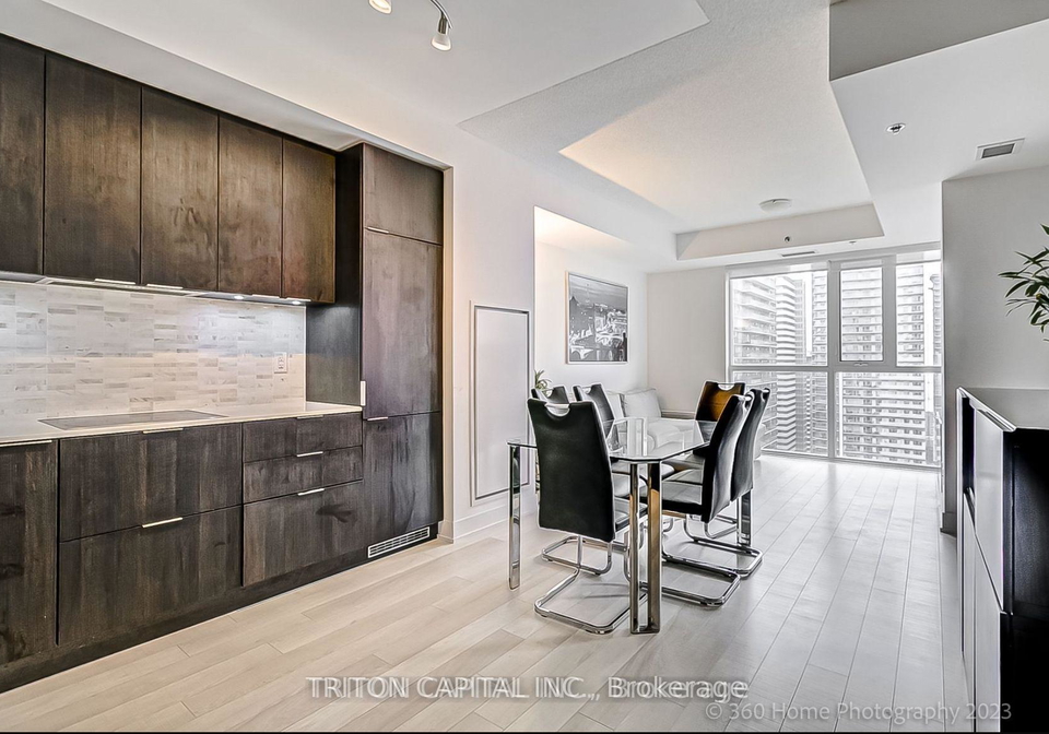 318-richmond-street-w-toronto-ontario-c12449036